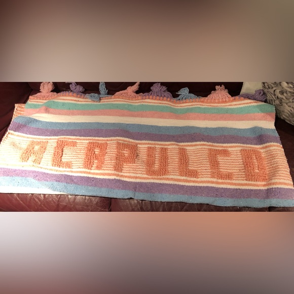 Beach blanket - Acapulco Mexico. Approximately 72 x48 - Picture 2 of 3